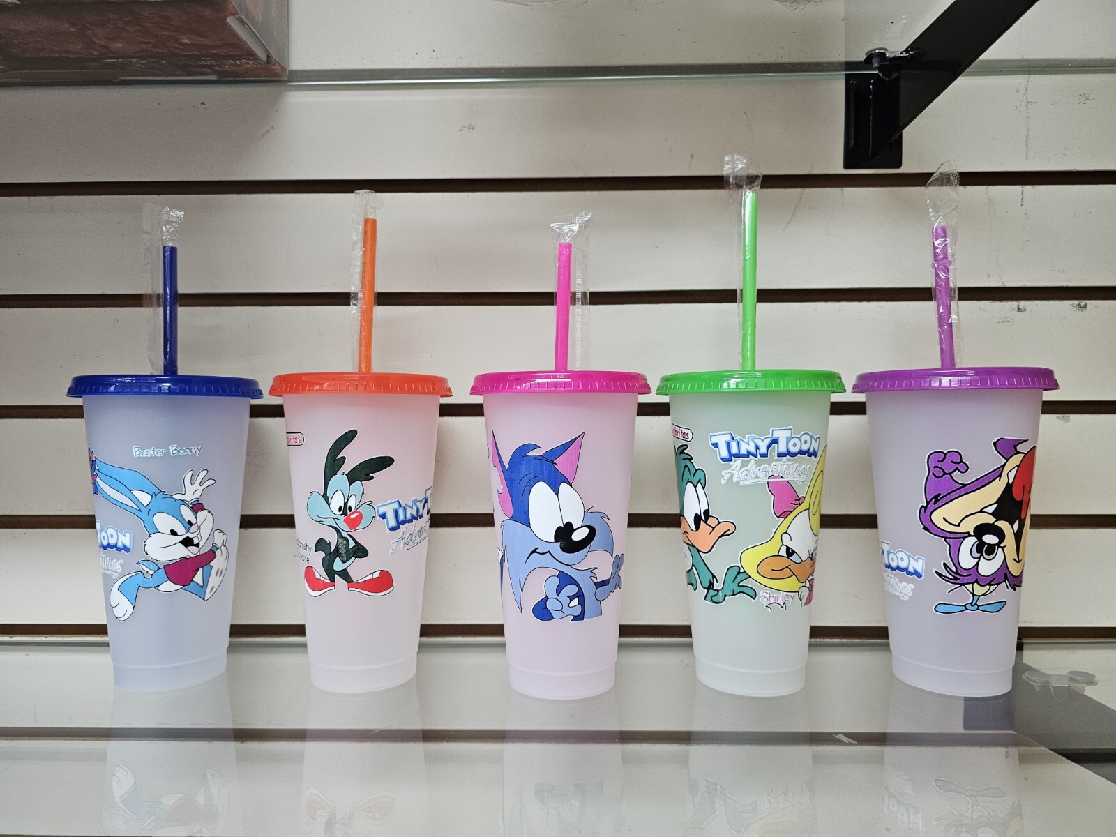  TINY TOONS Vaso SABRIMAGICOS Plastic change color  With Cold Water Like In 90s