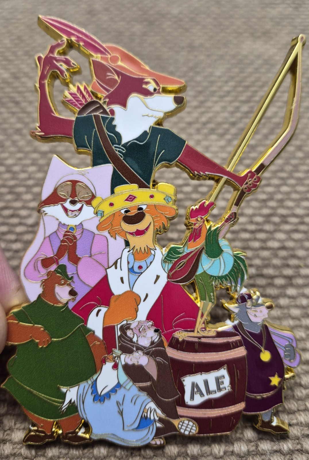 Disney Robin Hood & Cast Jumbo Fantasy pin with box, Limited Edition Disney Robin Hood & Cast Jumbo Fantasy pin with box, Limited Edition