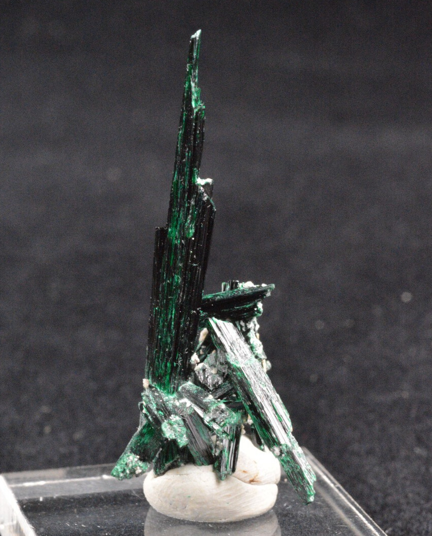 Brochantite , Milpillas Mine, Mapimi, Sonora, Mexico 39x22mm Brochantite , Milpillas Mine, Mapimi, Sonora, Mexico 39x22mm