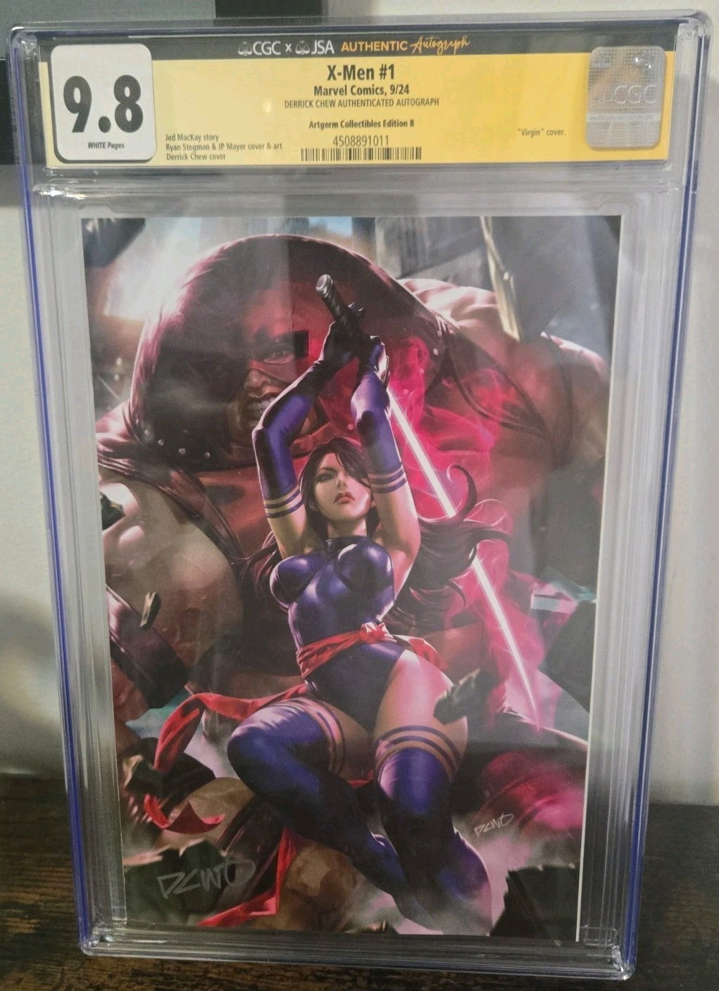 9.8 CGC/JSA Xmen #1 Signed by Derrick Chew with remark.  LTD to 1000