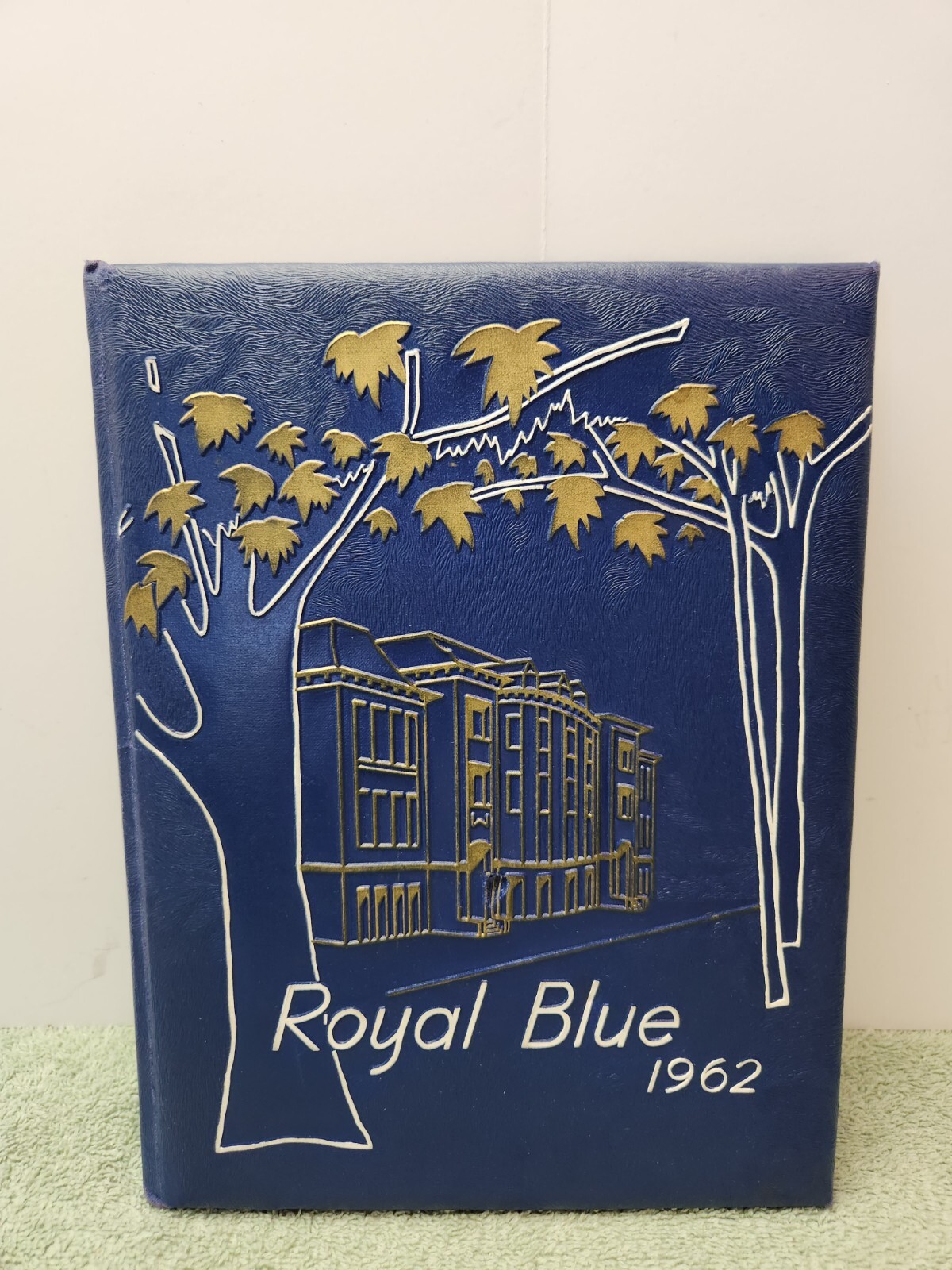 1962 ROYAL BLUE WALLA WALLA HIGH SCHOOL YEARBOOK, WALLA WALLA, WASHINGTON
