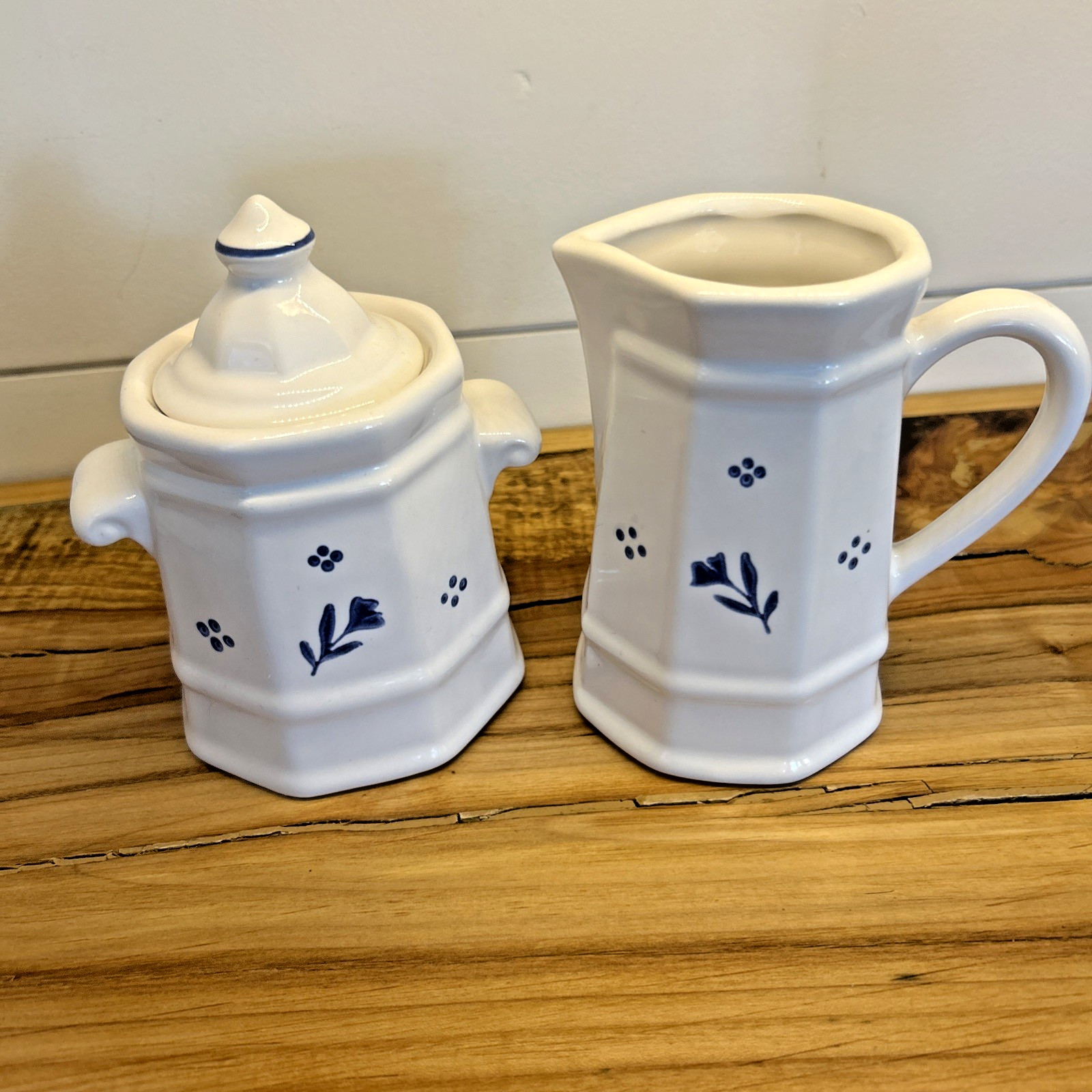 Pfaltzgraff White/Blue Floral Perennials Cottage Collection Creamer & Sugar Bowl Pfaltzgraff White/Blue Floral Perennials Cottage Collection Creamer & Sugar Bowl