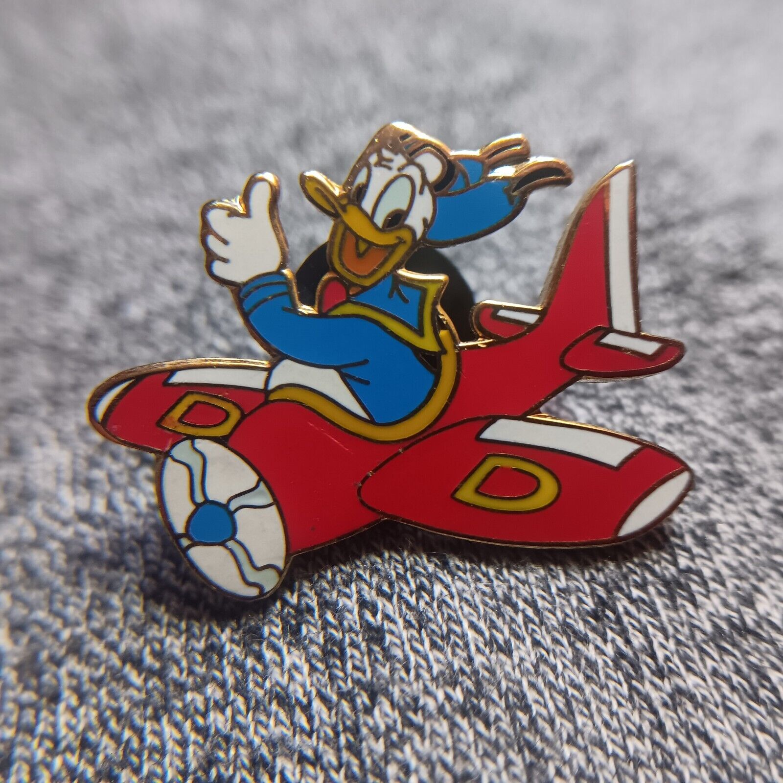Vtg Disney Pin Donald Duck Flying plane airplane pilot propeller ace flyer trip