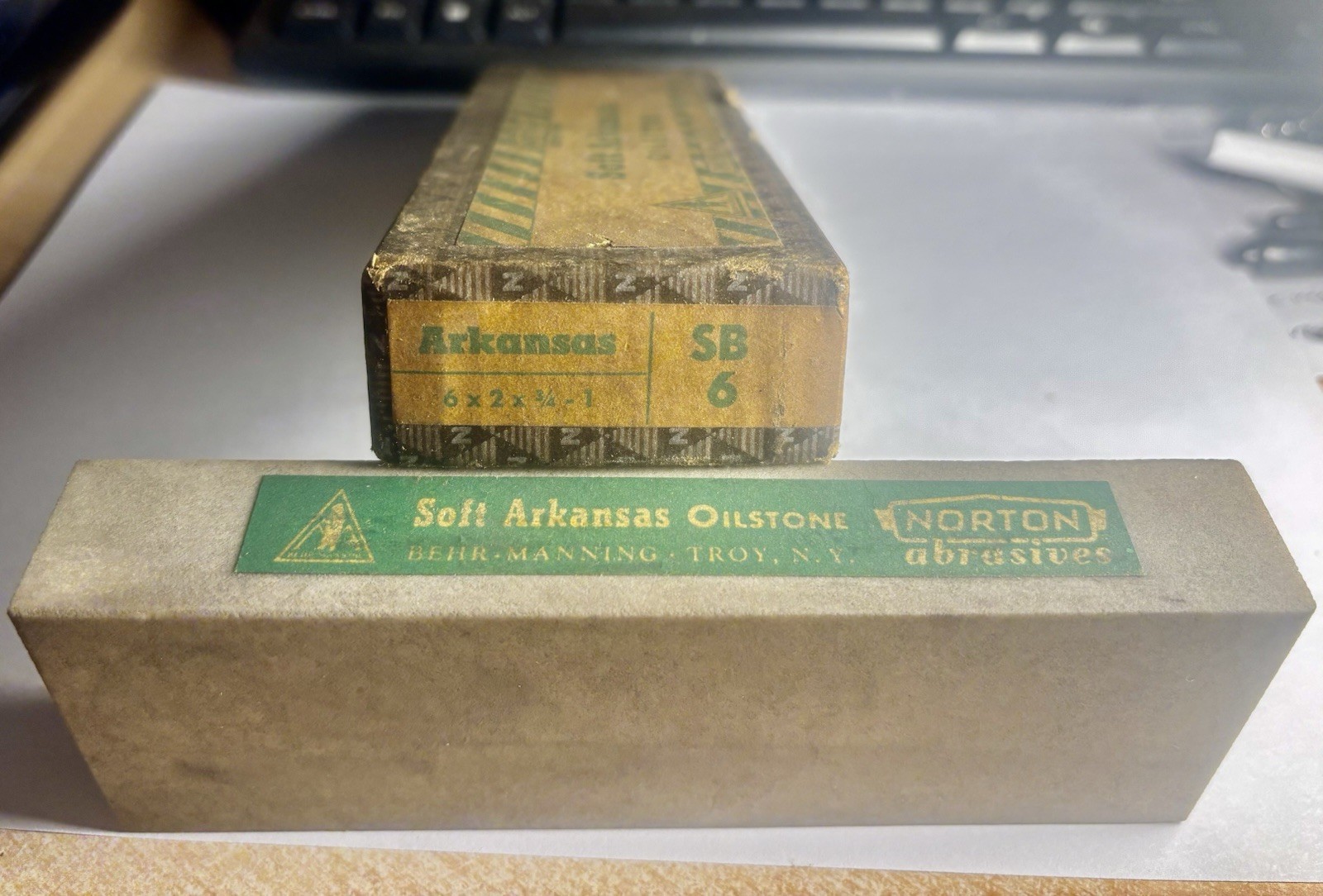 Vintage Norton Abrasives Soft Arkansas Oilstone Sharpening Stone SB 6 & Box BEHR