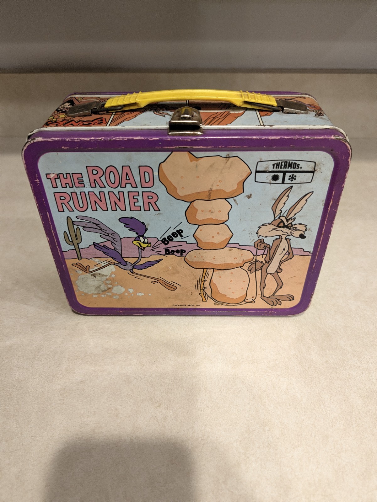 Vintage THE ROAD RUNNER Warner Bros. Metal Lunchbox & Thermos with WILE E COYOTE