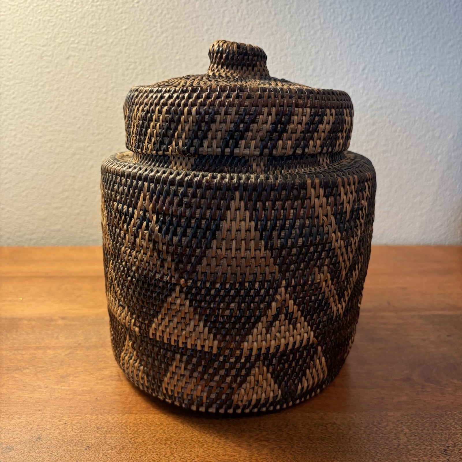 Iraya Mangyan Philippine Basket W Lid Chevron Zigzag Pattern Nito Black Vine 9”