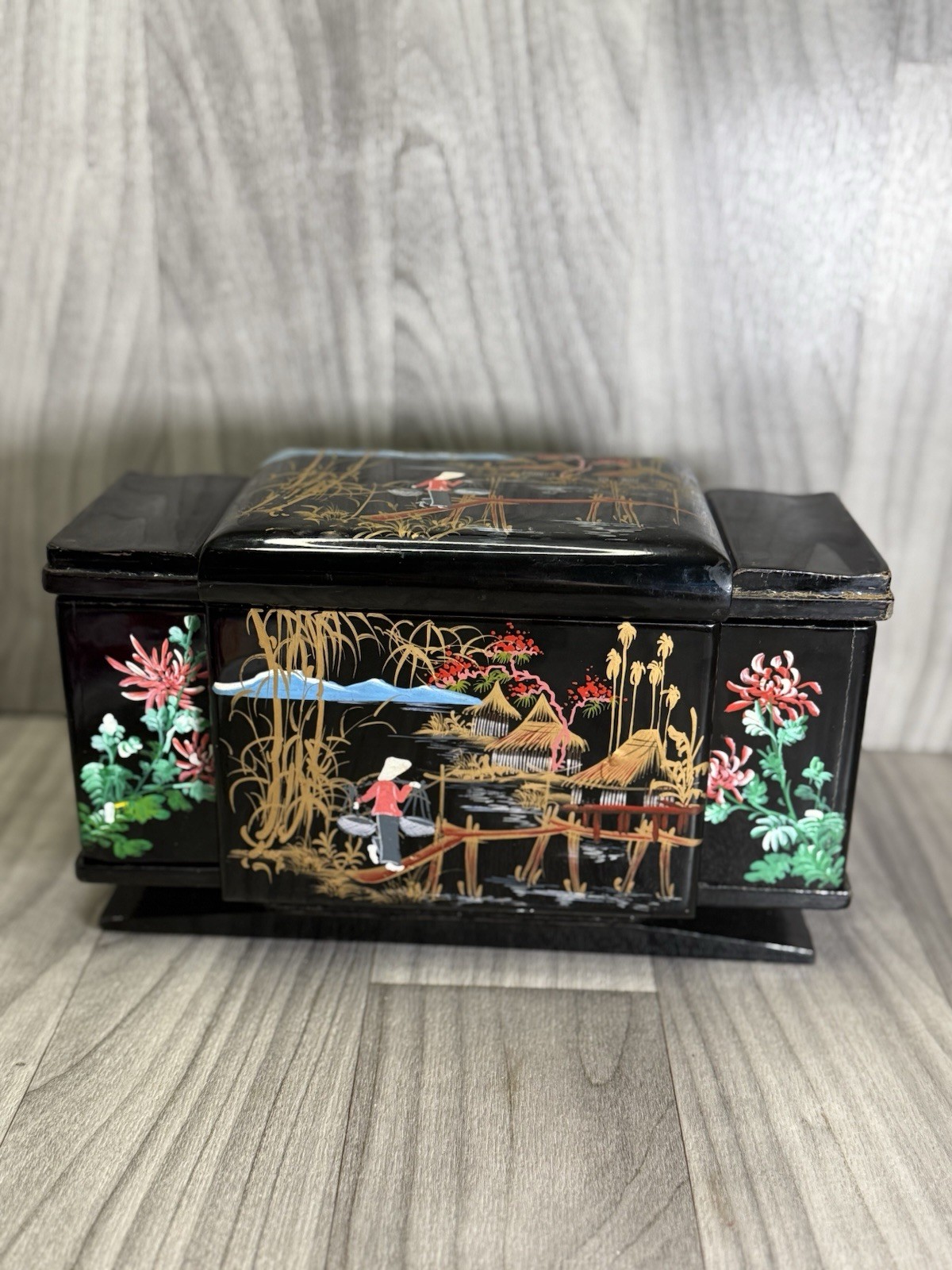 Vintage Black Lacquer Cigarette Box Japanese/Vietnamese Hand Painted Accordion Vintage Black Lacquer Cigarette Box Japanese/Vietnamese Hand Painted Accordion
