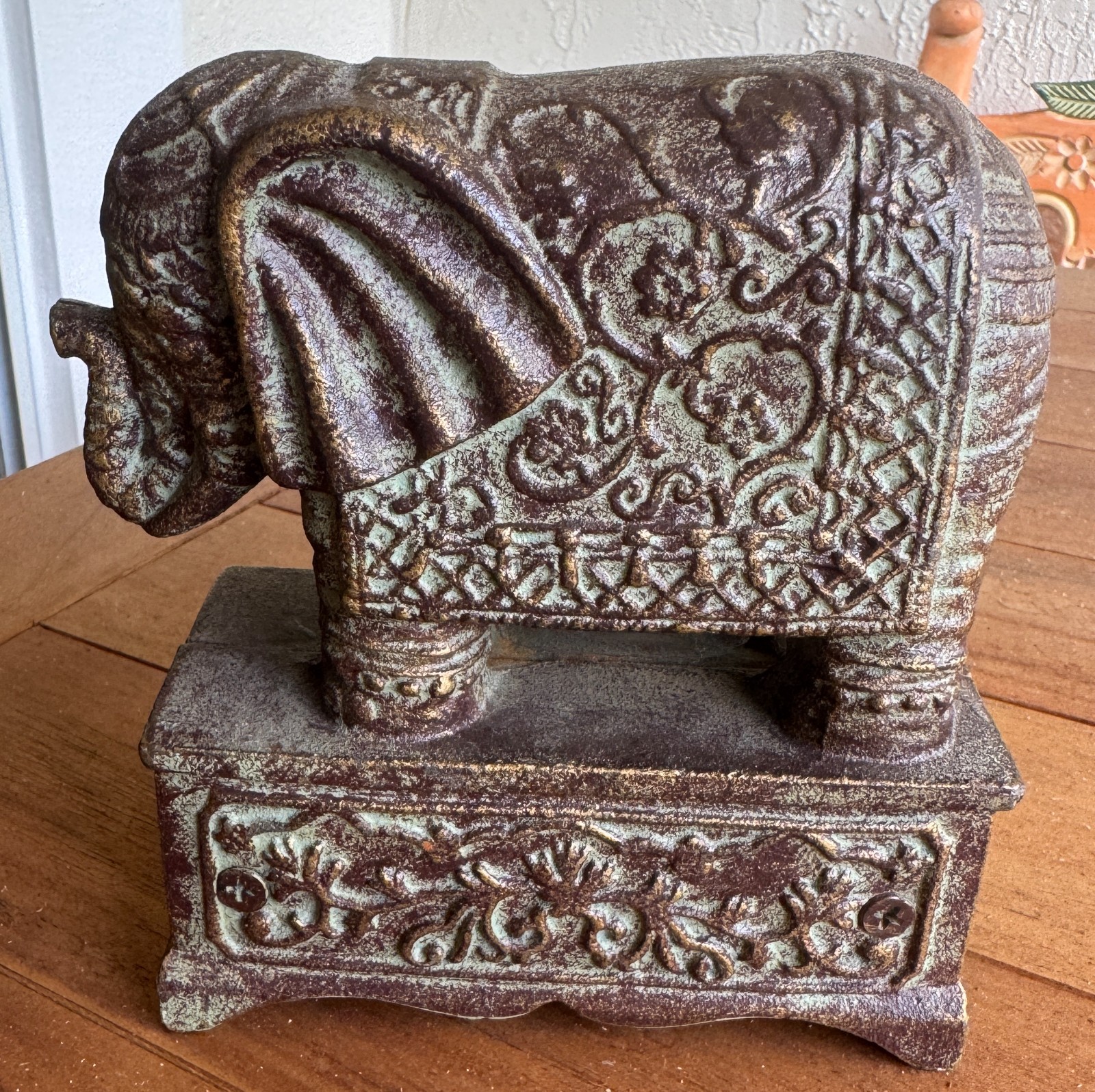 Vintage heavy cast iron elephant figurine bookend, doorstop ornate Chinoiserie 