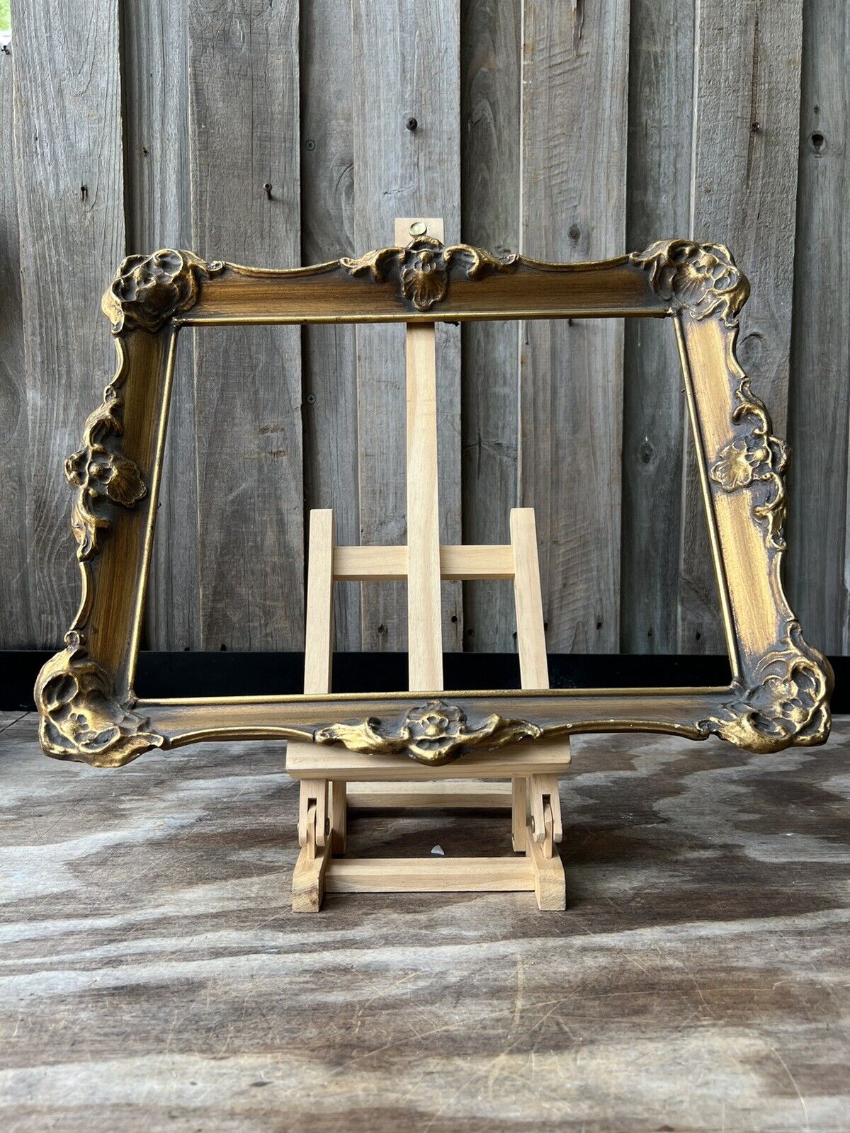 Vintage / ATQ FRENCH BAROQUE ORNATE GOLD GILT WOOD PICTURE FRAME 11x14