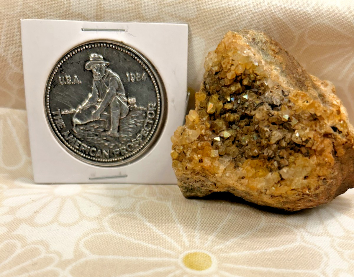 Bessie G Mine Vuggy Quartz with Mineralization Colorado 4.75 oz Bessie G Mine Vuggy Quartz with Mineralization Colorado 4.75 oz
