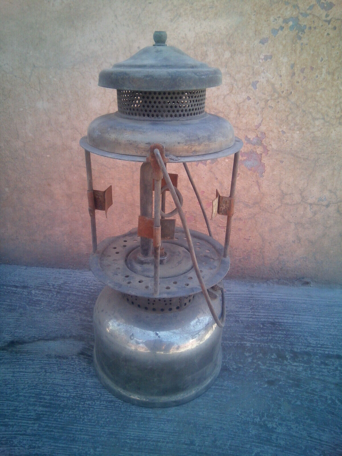 Vintage Coleman 1919s kerosene lantern for restoration or parts