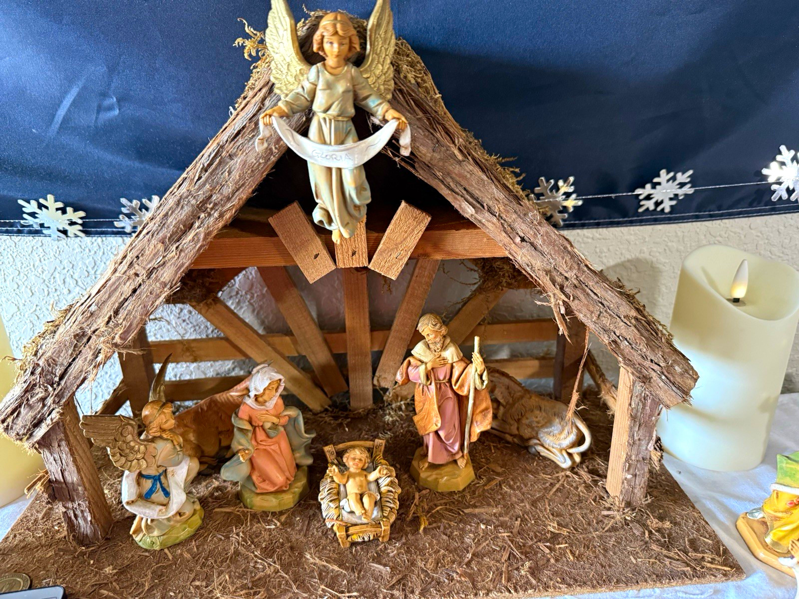 Fontanini Christmas Nativity Set Wooden Stable/Creche Mary Joseph Jesus Angel