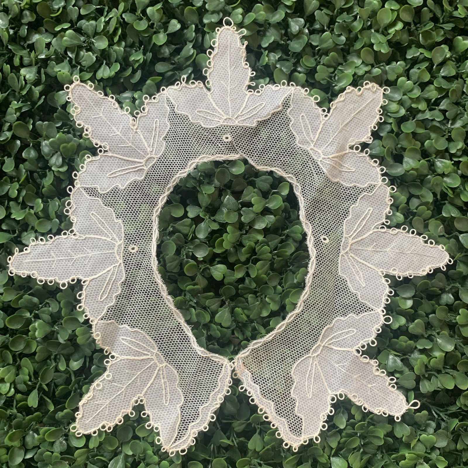 Vintage White Net Lace Autumn Fall Leaves Pattern Collar