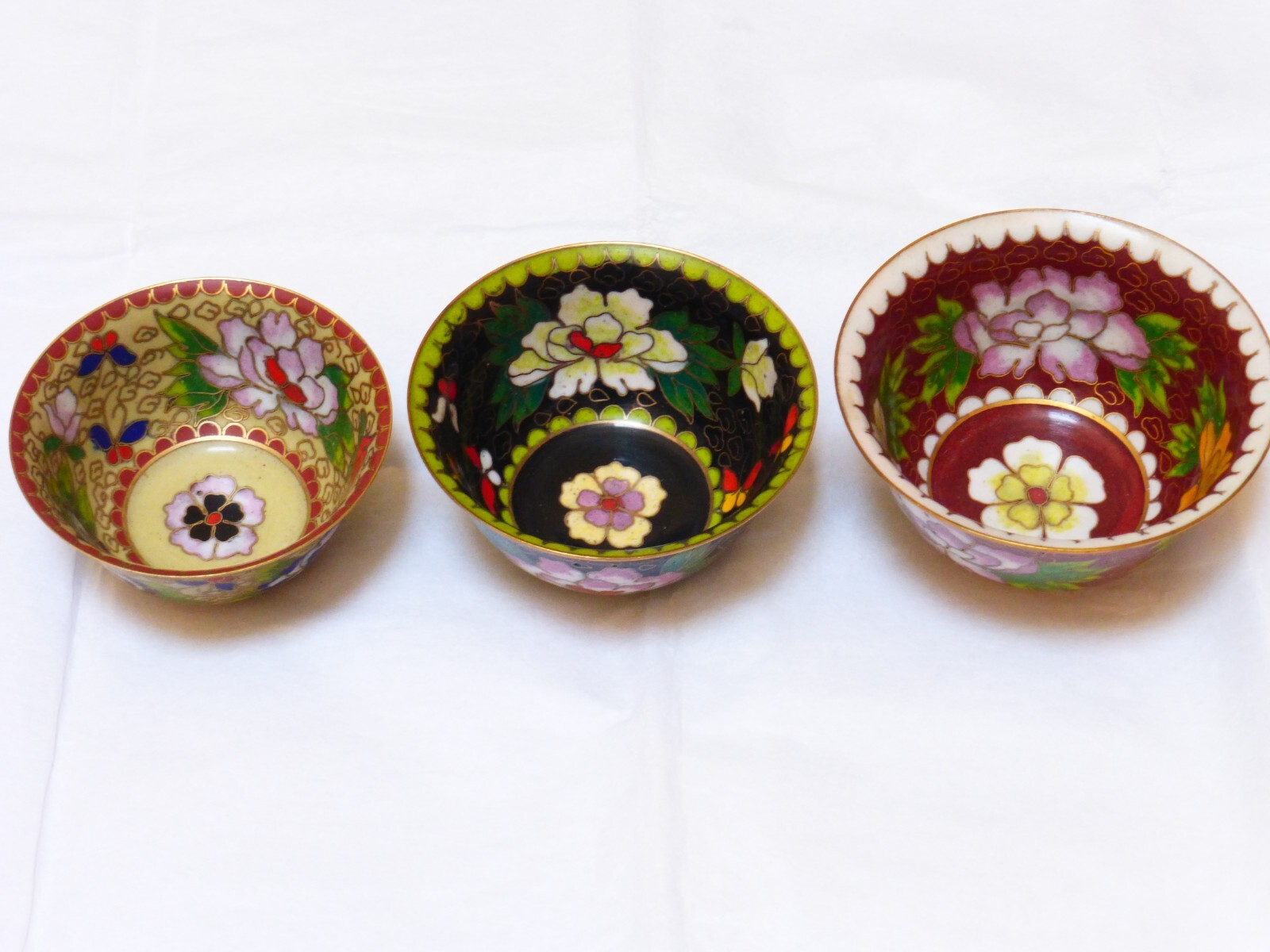 VINTAGE CHINESE CLOISONNE ENAMEL MINI BOWL SET OF 3