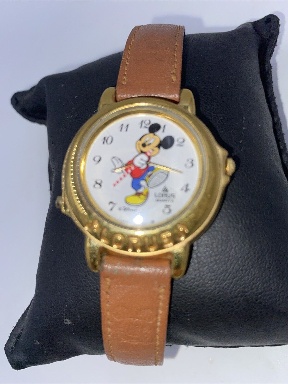 DISNEY “MICKEY MOUSE” Unisex Watch- Waving Second Hand- Looks Good W/BATTERY
