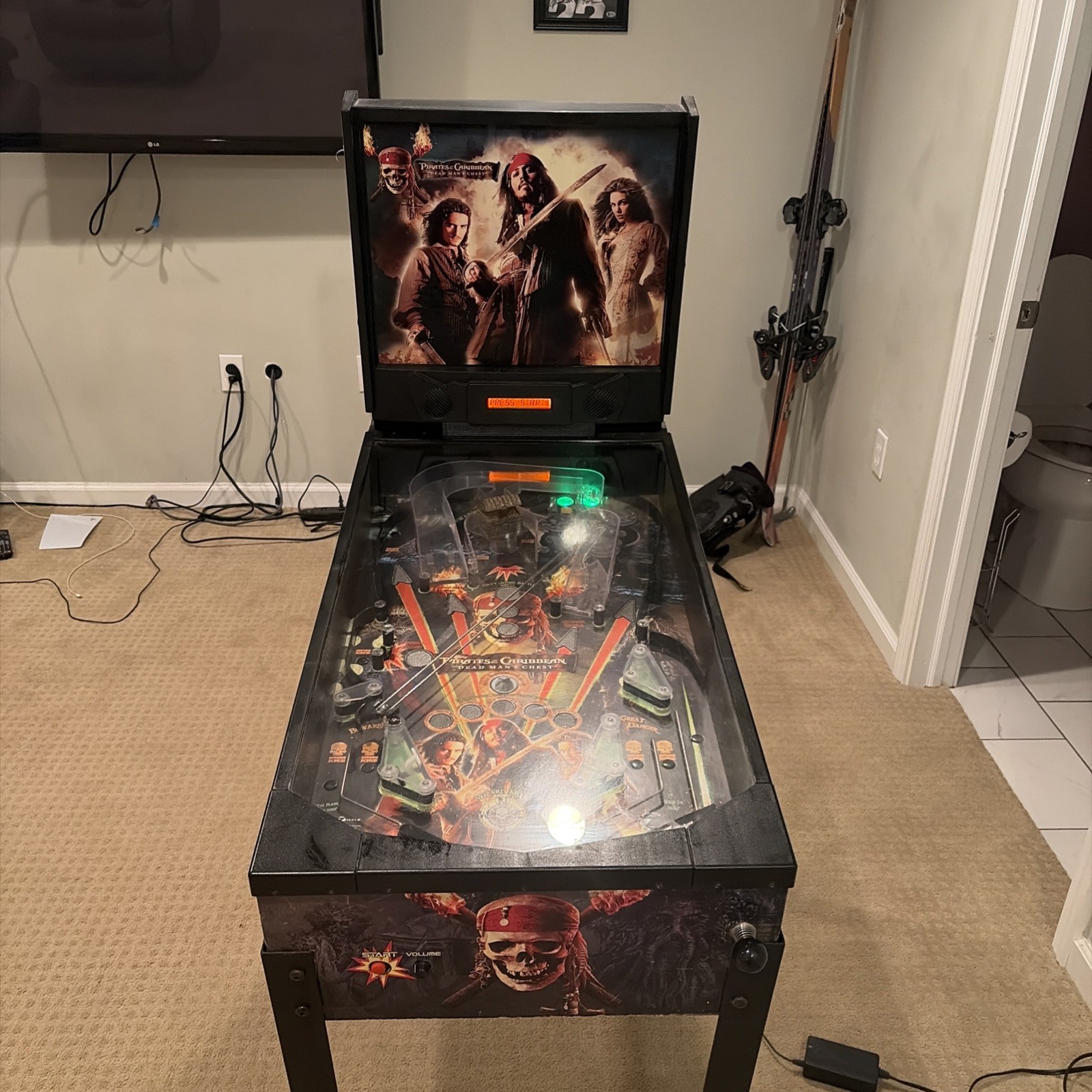 Pirates Of The Caribbean Dead Man's Chest Pinball Machine 3/4 size NOT FULL SIZE