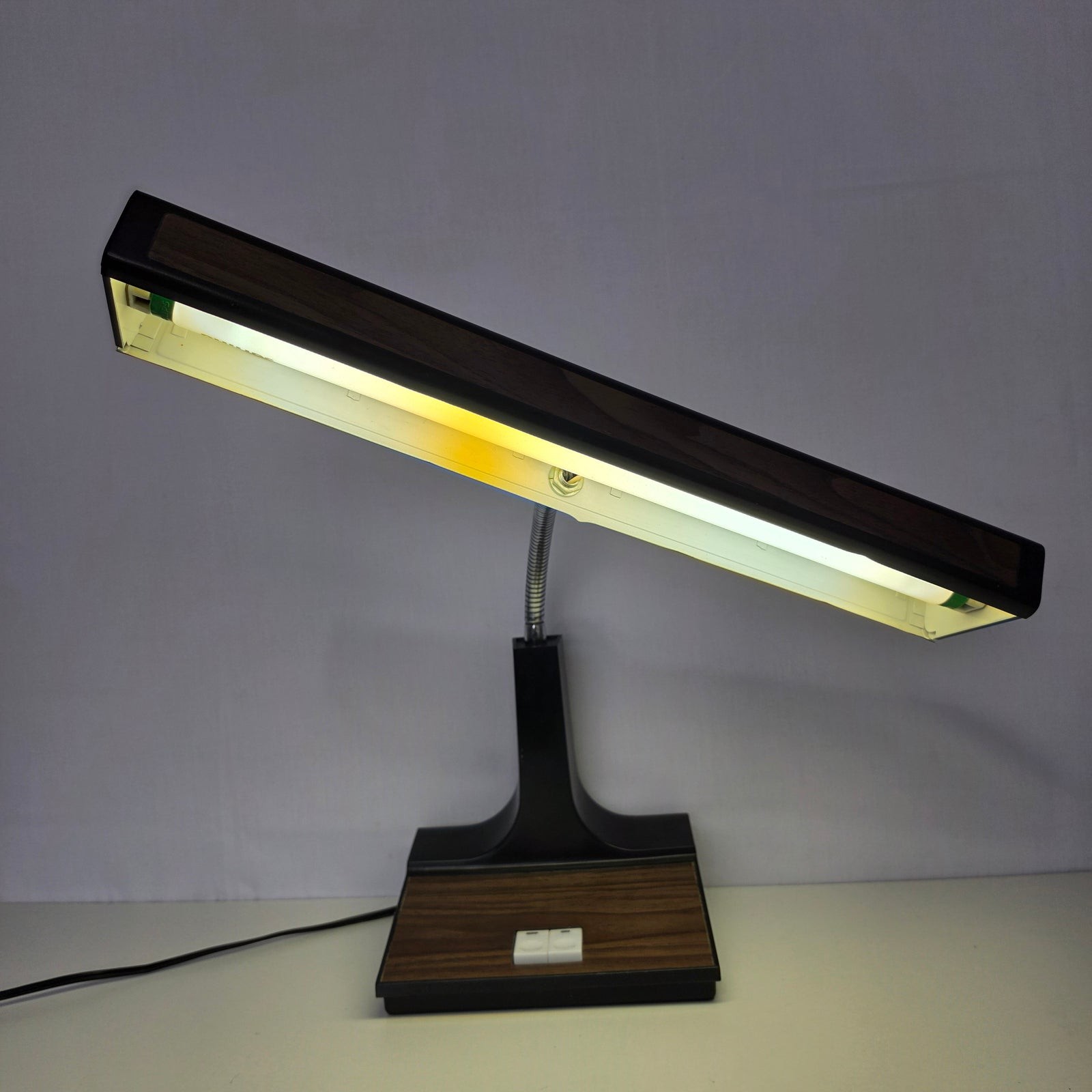 Vintage 70s Mobilite Model #168 Gooseneck Fluorescent Desk Lamp Woodgrain