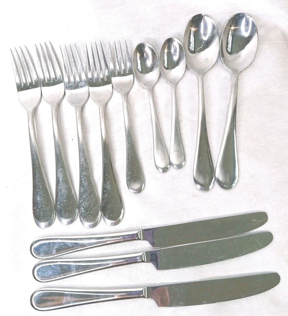 Oneida FLIGHT-RELIENCE Stainless Flatware 12 Piece Set Oneida FLIGHT-RELIENCE Stainless Flatware 12 Piece Set