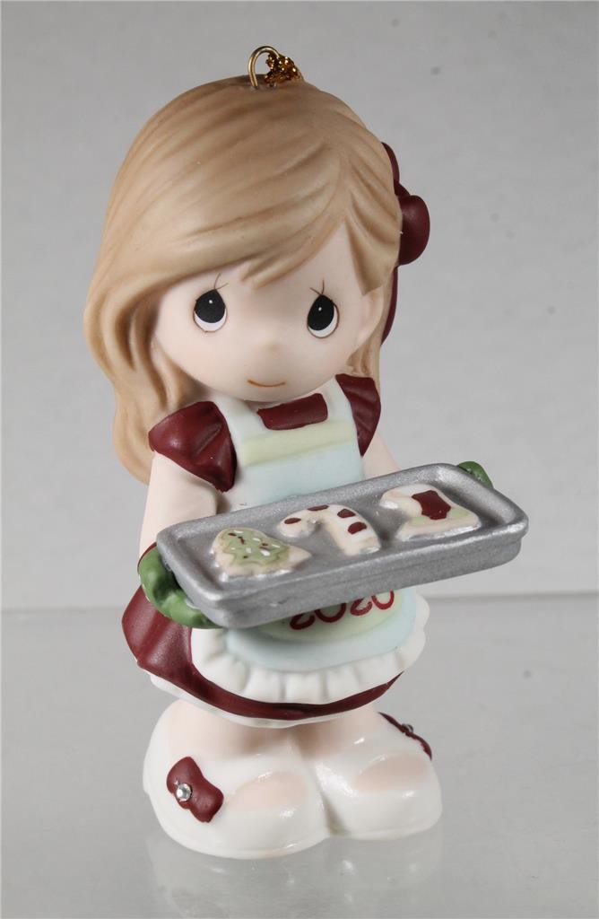 Precious Moments BAKING SWEET MEMORIES - 2026 Annual Dated Girl ORNAMENT -261002