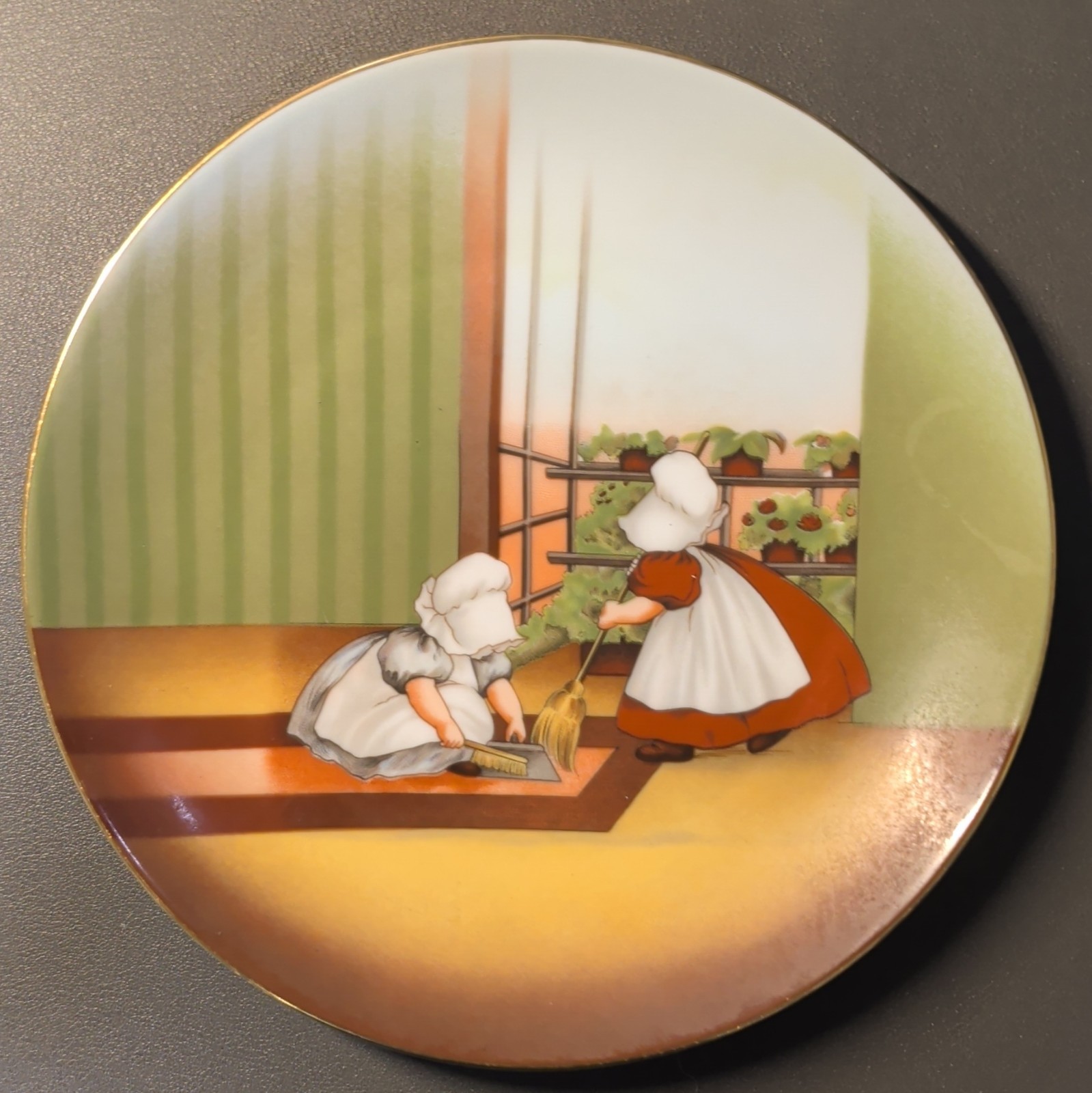 Royal Bayreuth Sun-Bonnet Babies Friday Sweeping 1974 Limited Edition Plate