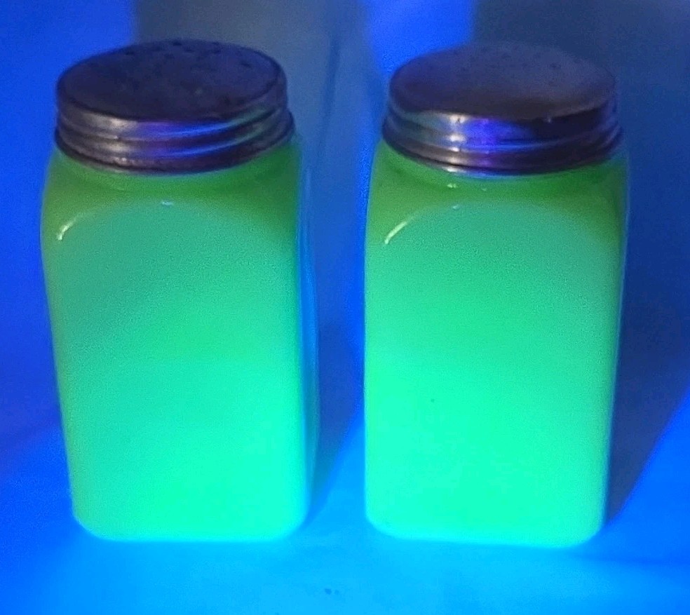 Vintage 1930s McKee Jadeite Uranium Glass Large Box Salt Pepper Shakers Glow Set