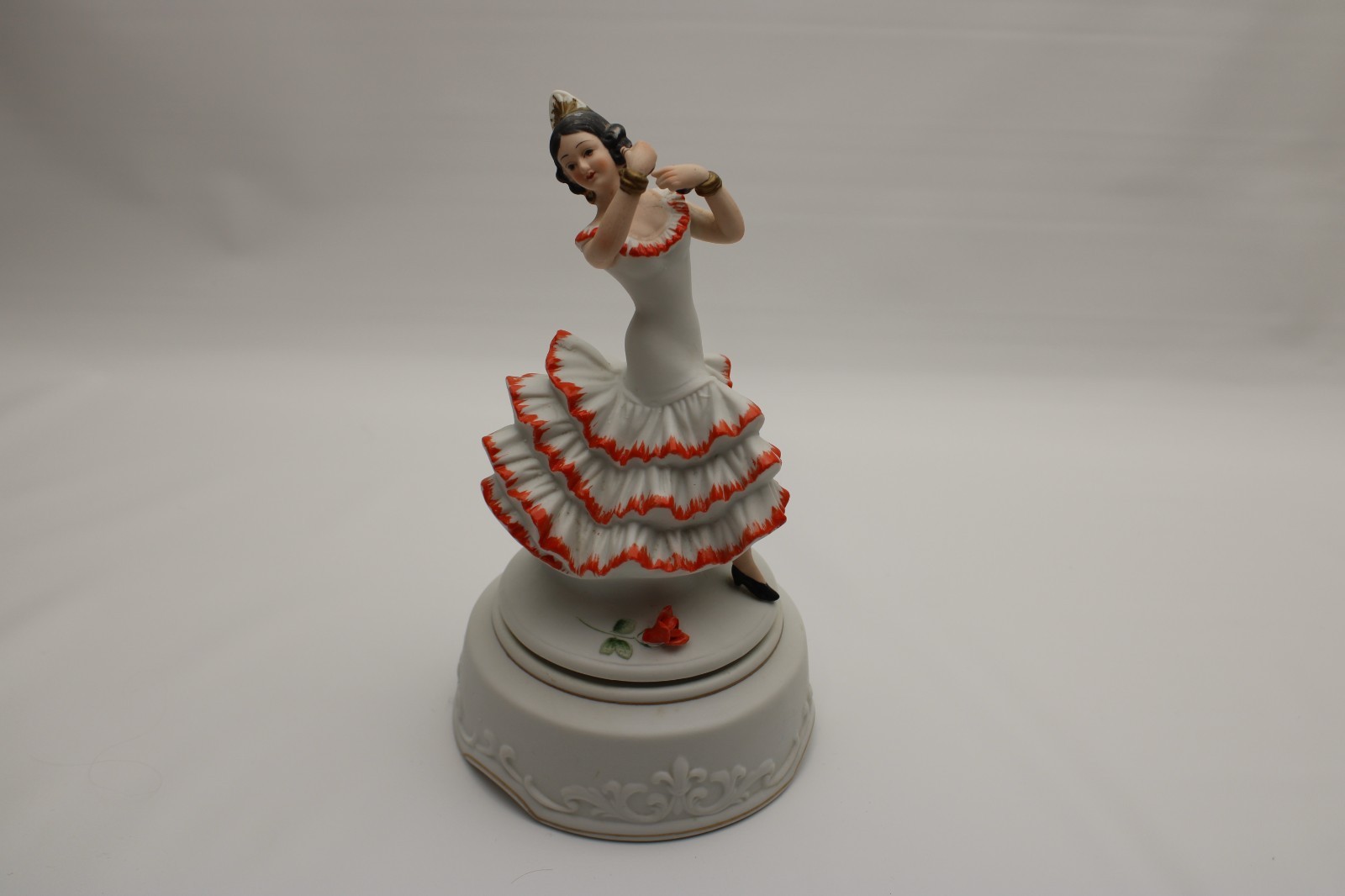 Vintage Napcoware Classic Gallery G8739 Flamenco Dancer Porcelain Music Box