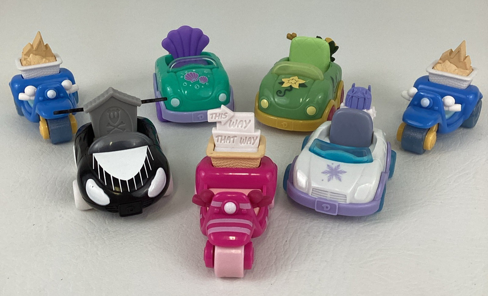 Disney Doorables Let's Go Road Trip Vehicle Lot Frozen Little Mermaid Wonderland