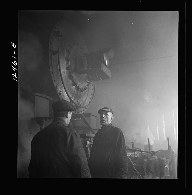 Chicago Illinois Proviso Yard C&NW Railroad Roundhouse 1942 Men Steam Engine