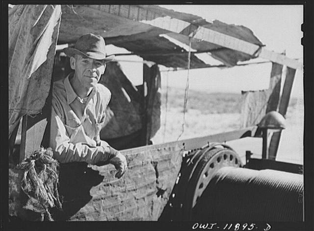 Photo:Oilfield Worker at Wellhead 1930s Desert Drilling Rig