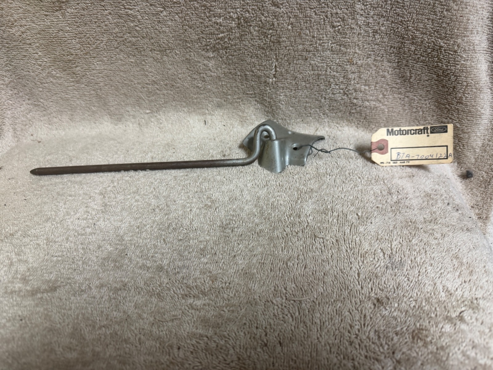 NOS FORD BAC-7004122-A 1957-1958 FORD CARS RH SUN VISOR BRACKET