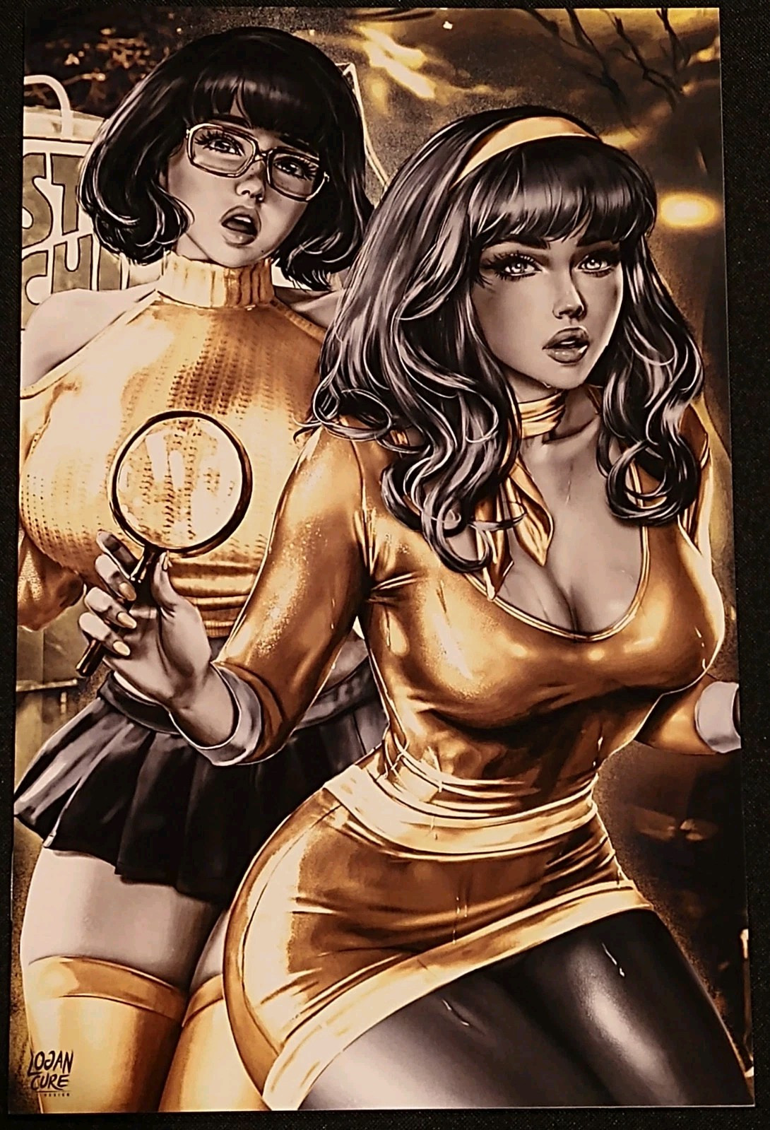 WAIFU CHRONICLES #1 Daphne & Velma Cosplay Nice GOLD Variant LE20 Logan Cure