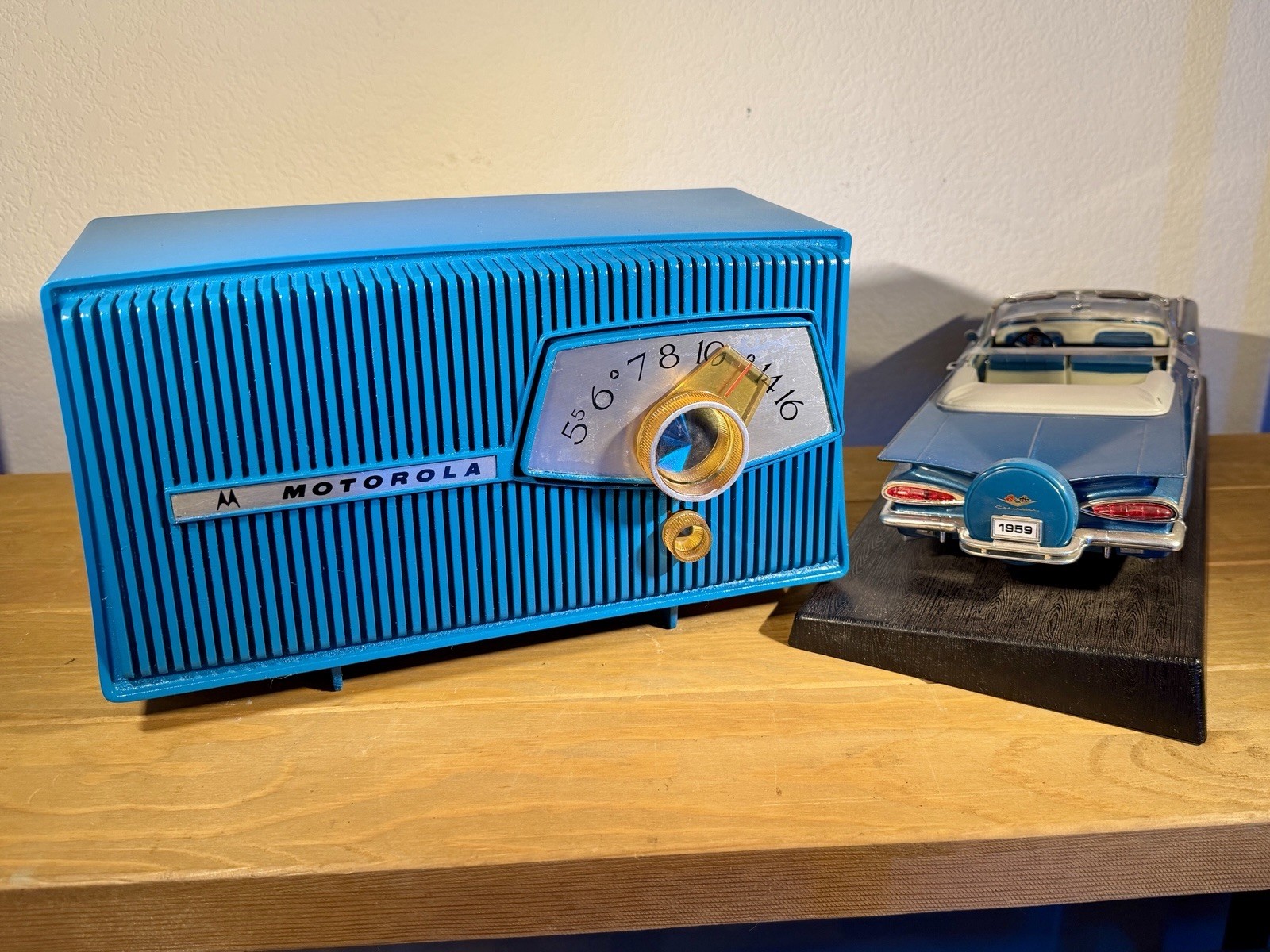 Rare 1960 Motorola A9P 23 AM Tube Radio Painted Original Cobalt Blue - No Power
