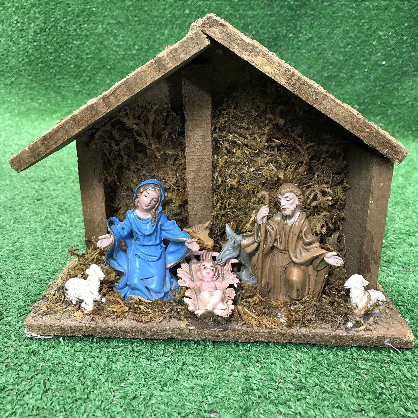 Vintage Nativity Italy Jesus Mary Joseph Manger 9” Wide 7” Tall Small Compact