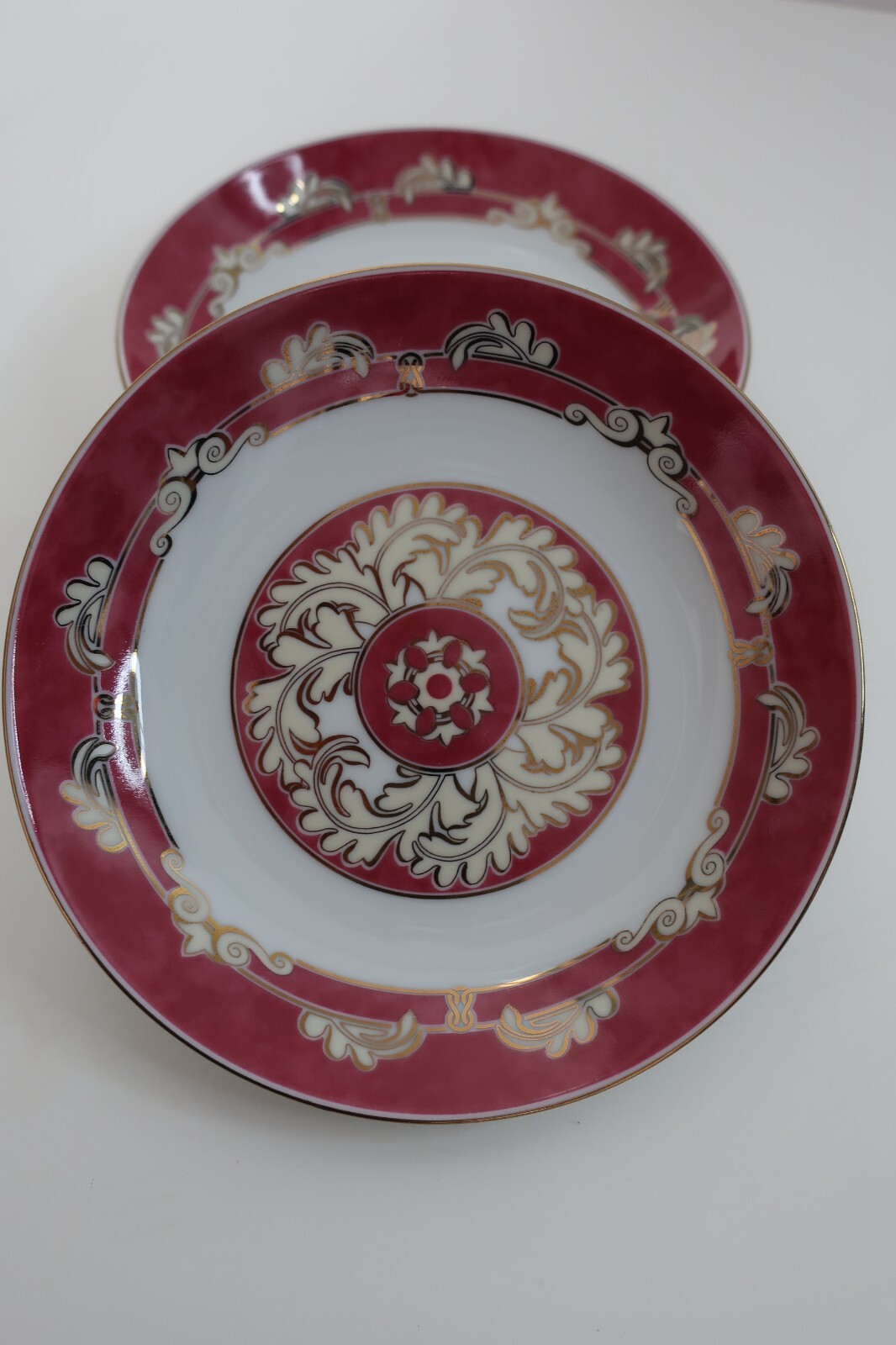 Christofle France Oceana Rouge Aida Porcelain 2x Side Plates Red Gold 14cm Christofle France Oceana Rouge Aida Porcelain 2x Side Plates Red Gold 14cm