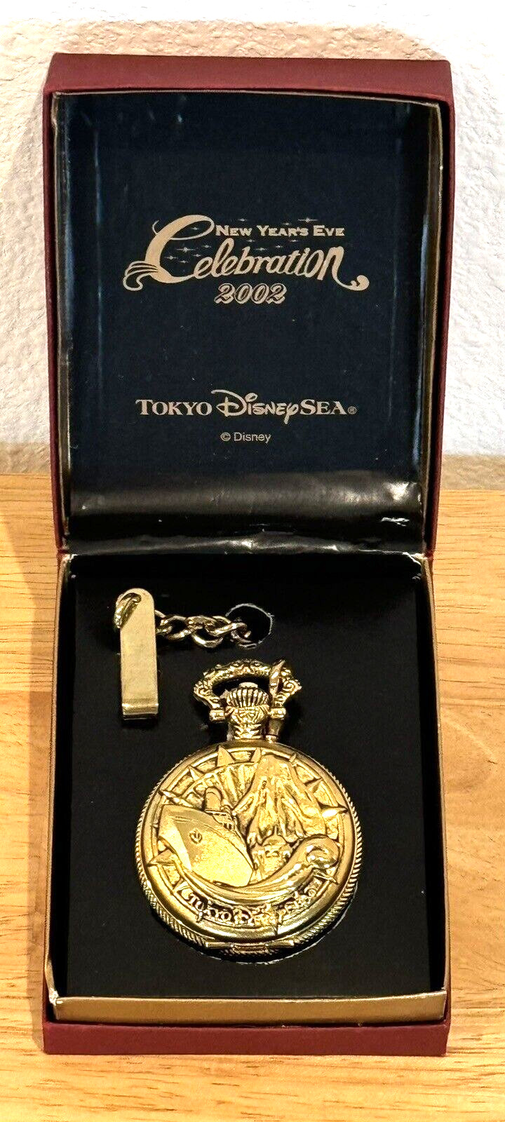 NEW VINTAGE TOKYO DISNEYSEA NEW YEARS EVE CELEBRATION 2002 POCKET WATCH WITH BOX