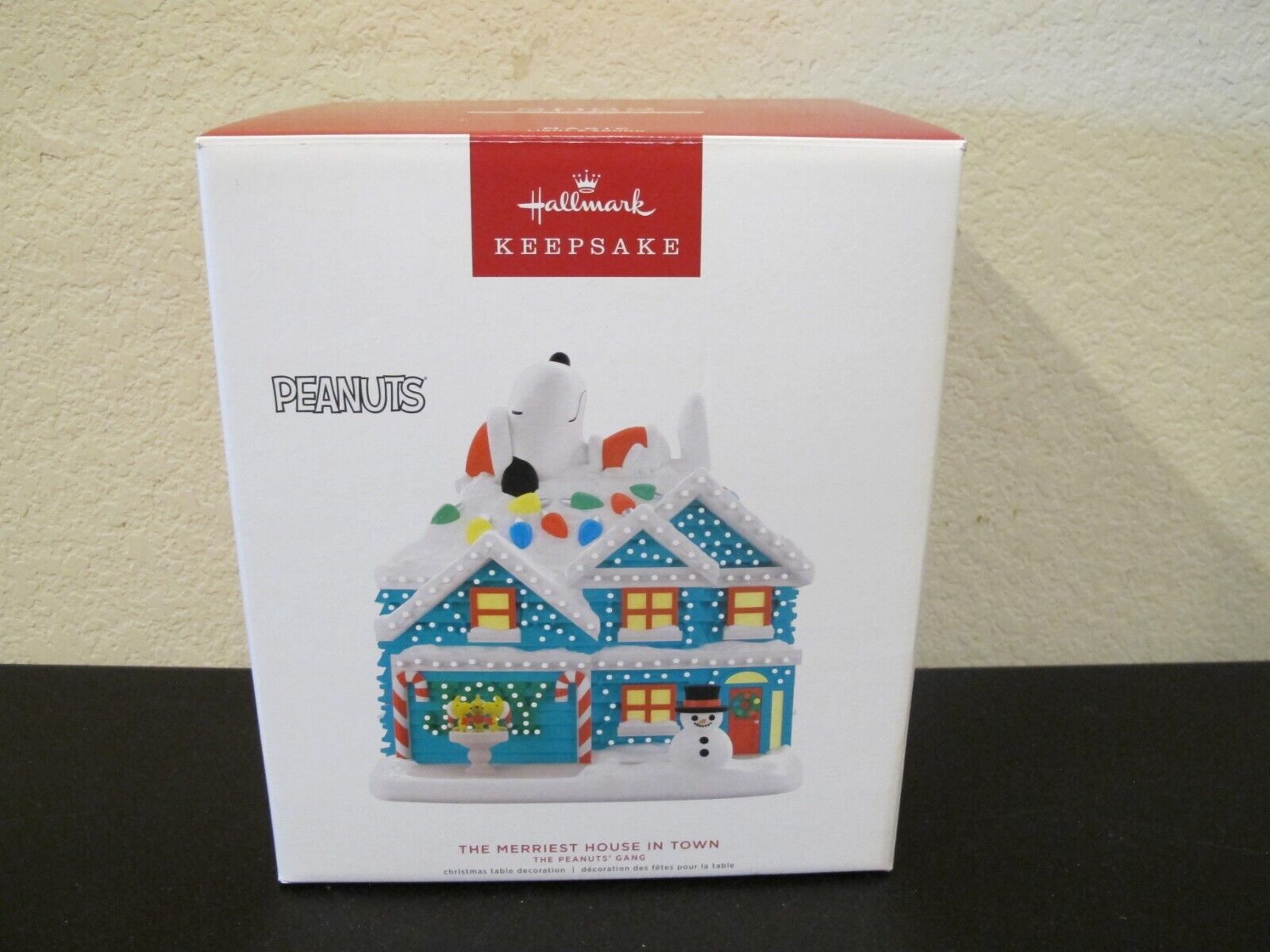 Hallmark QFM3353 The Merriest House in Town Peanuts Gang Tabletop Decoration