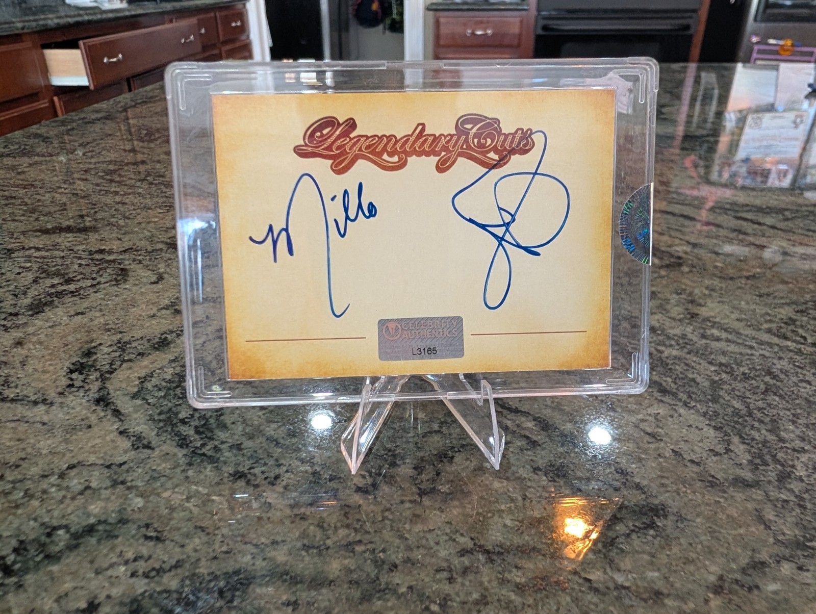 Milla Jovovich Signed Legendary Cuts Autograph Card Celebrity Authentics L3165