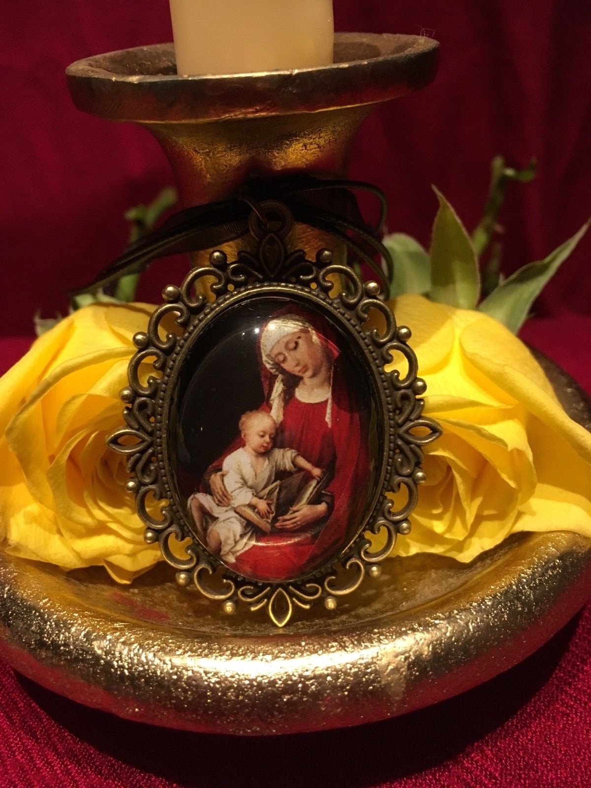 Virgin and child pendant 