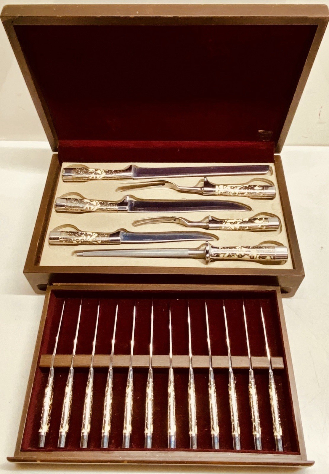 VTG CARVEL HALL BY BRIDDELL COMPLETE SET Of 18 In Original Wood Case VTG CARVEL HALL BY BRIDDELL COMPLETE SET Of 18 In Original Wood Case