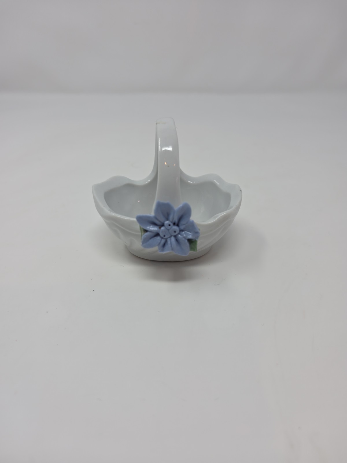 Vintage Pottery Ceramic Basket With Blue Flowers Vintage Pottery Ceramic Basket With Blue Flowers