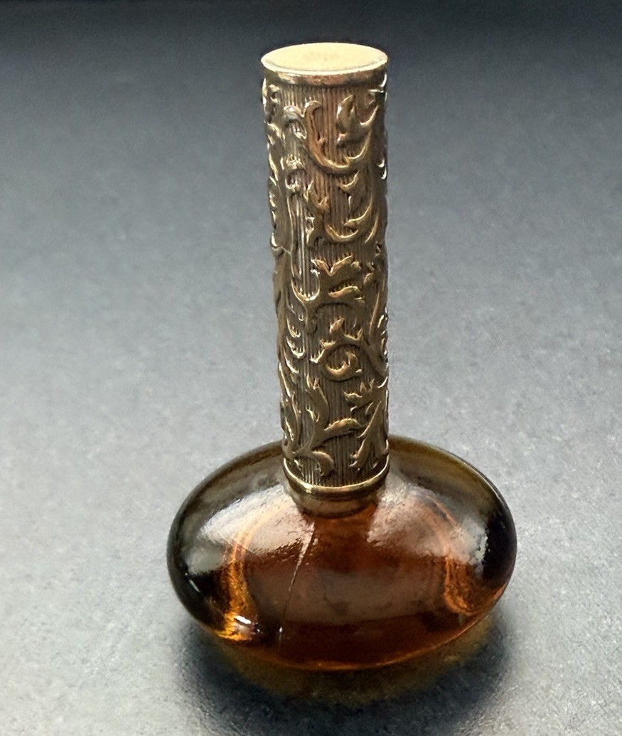 Vintage Avon Unforgettable Perfume Oil 0.5 oz Bottle Vanity Display Collectible