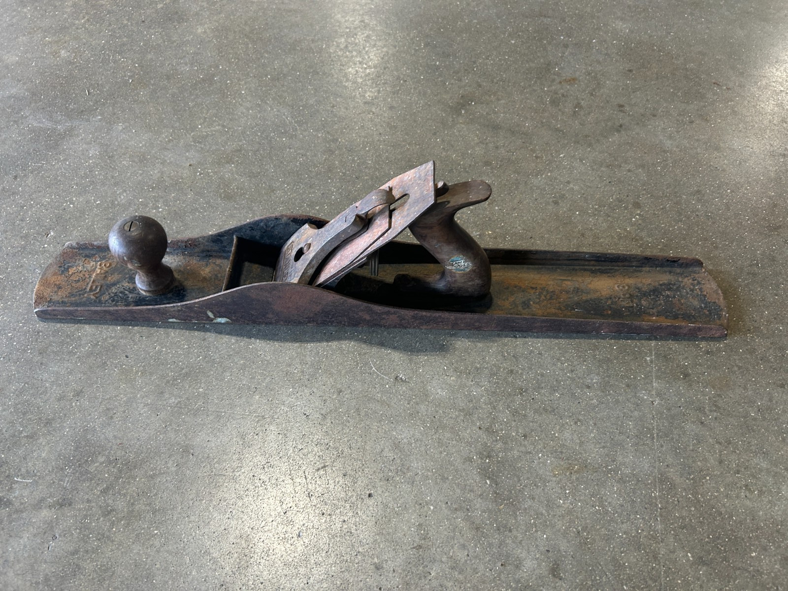 VINTAGE STANLEY No 8 HAND PLANE WITH CORRUGATED BOTTOM VINTAGE PLANER LARGE VINTAGE STANLEY No 8 HAND PLANE WITH CORRUGATED BOTTOM VINTAGE PLANER LARGE