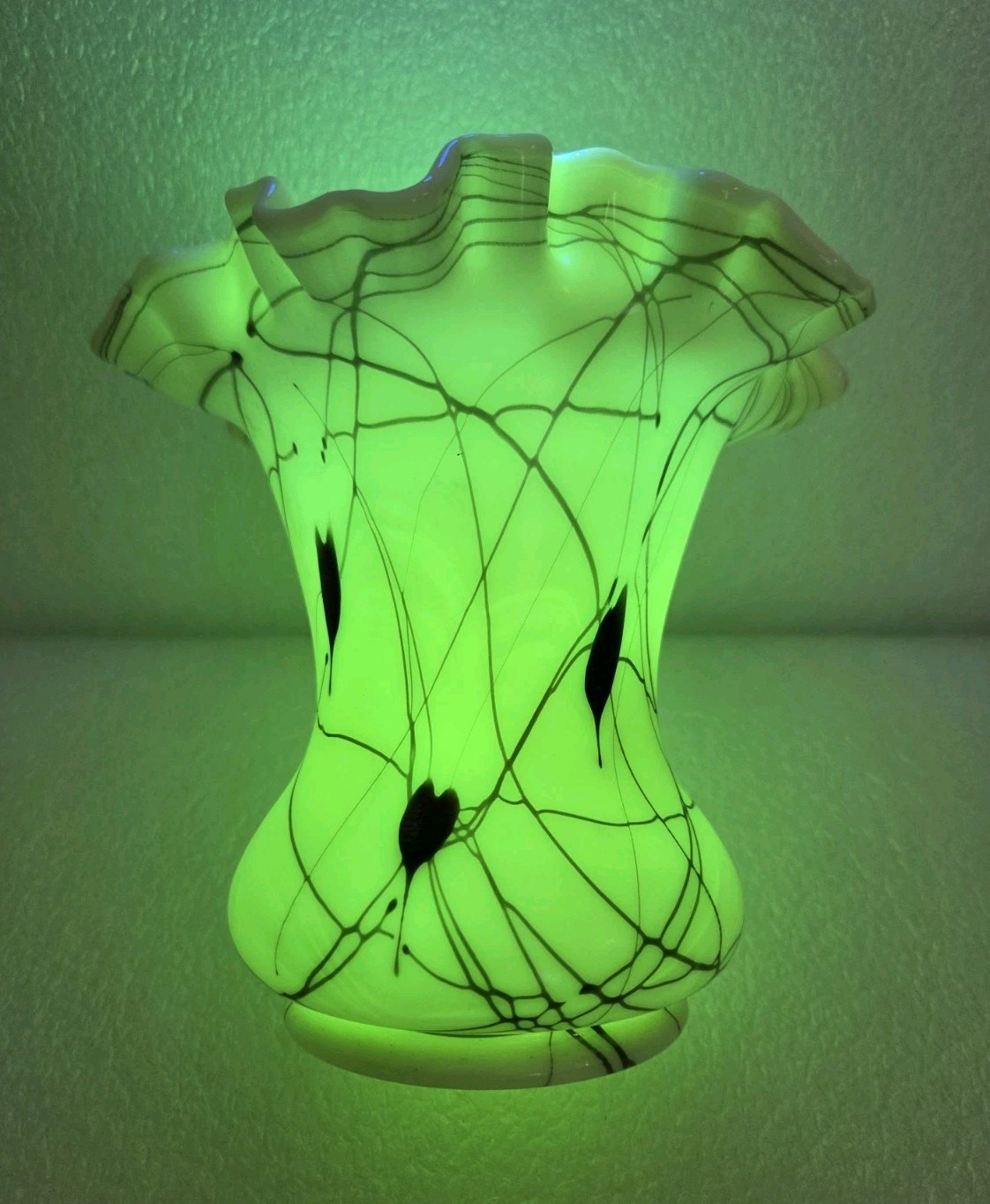 Fenton R. Barber Hanging Hearts Custard Ruffled Vase 8056-CI 6\