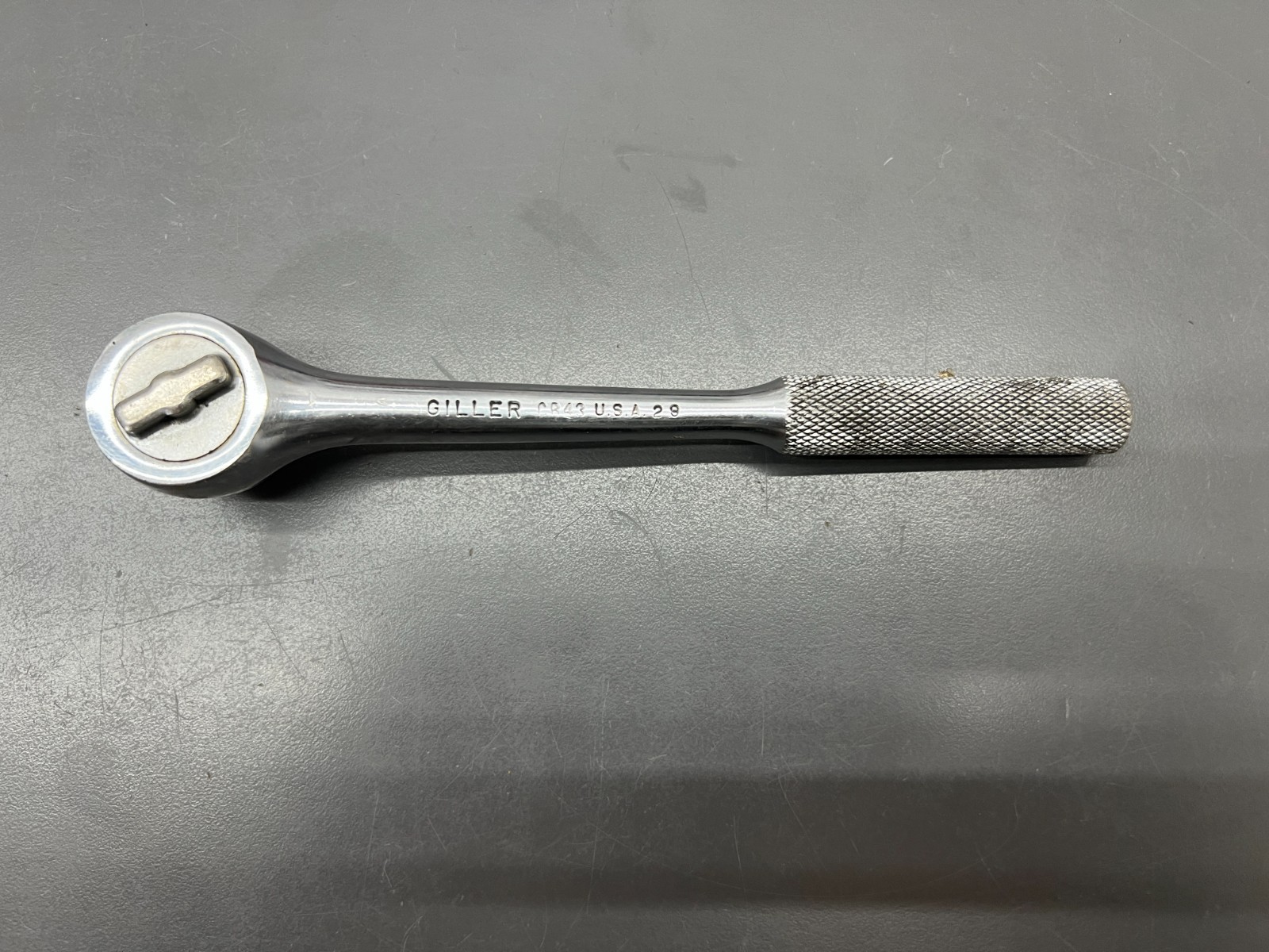 (b) RARE VINTAGE GILLER BRANDED HUSKY CB43 3/8