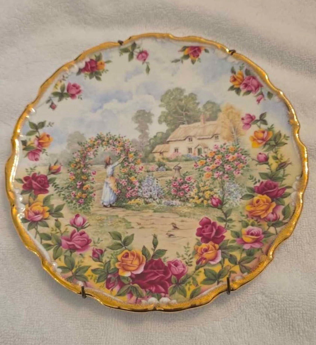 Royal Albert Old Country Roses Bone China Collector Plate England Floral Decor