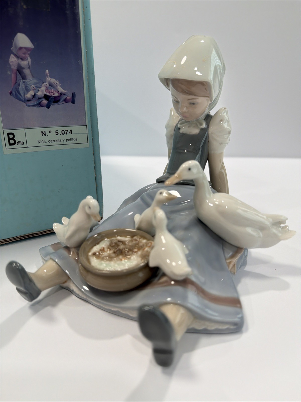 Lladró Porcelain Figurine No. 5074 My Hungry Brood / Girl Saucepan and Ducks