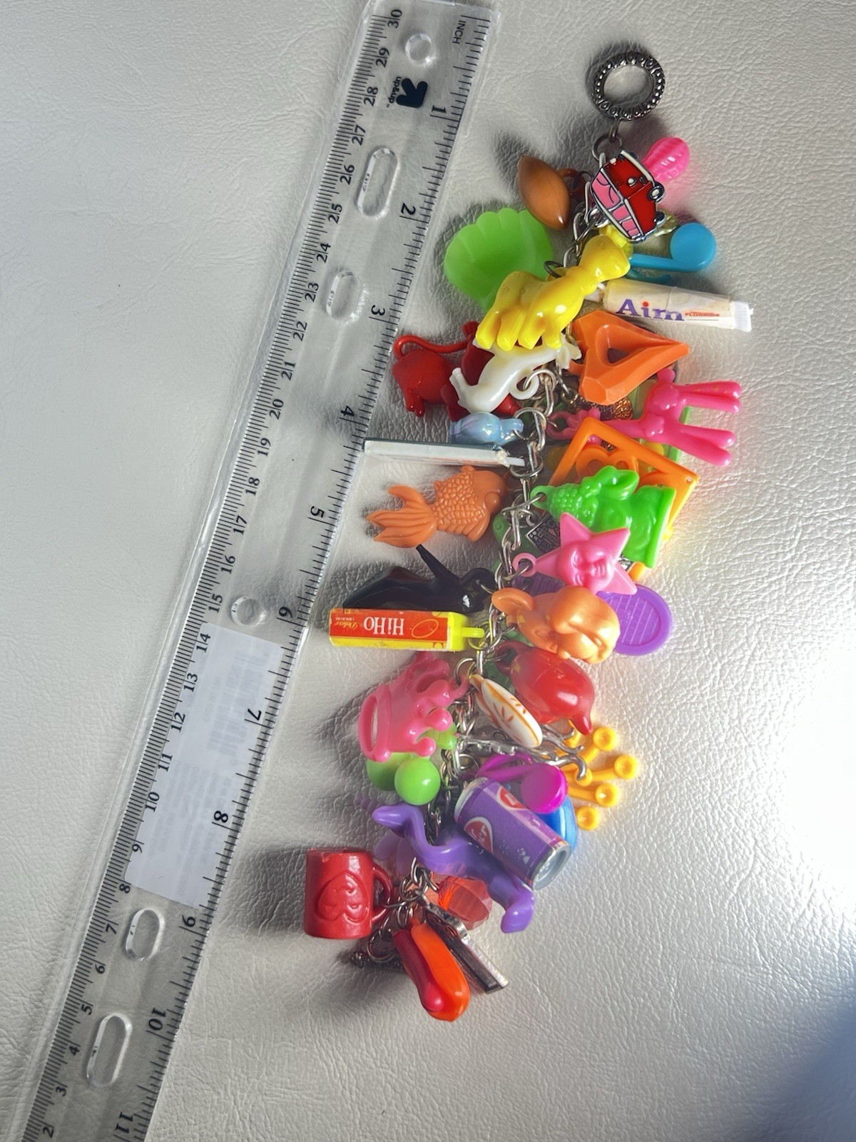 35+VTG Plastic Charms metallic Link Bracelet  Gumball Cracker Jack Rainbow Hiho