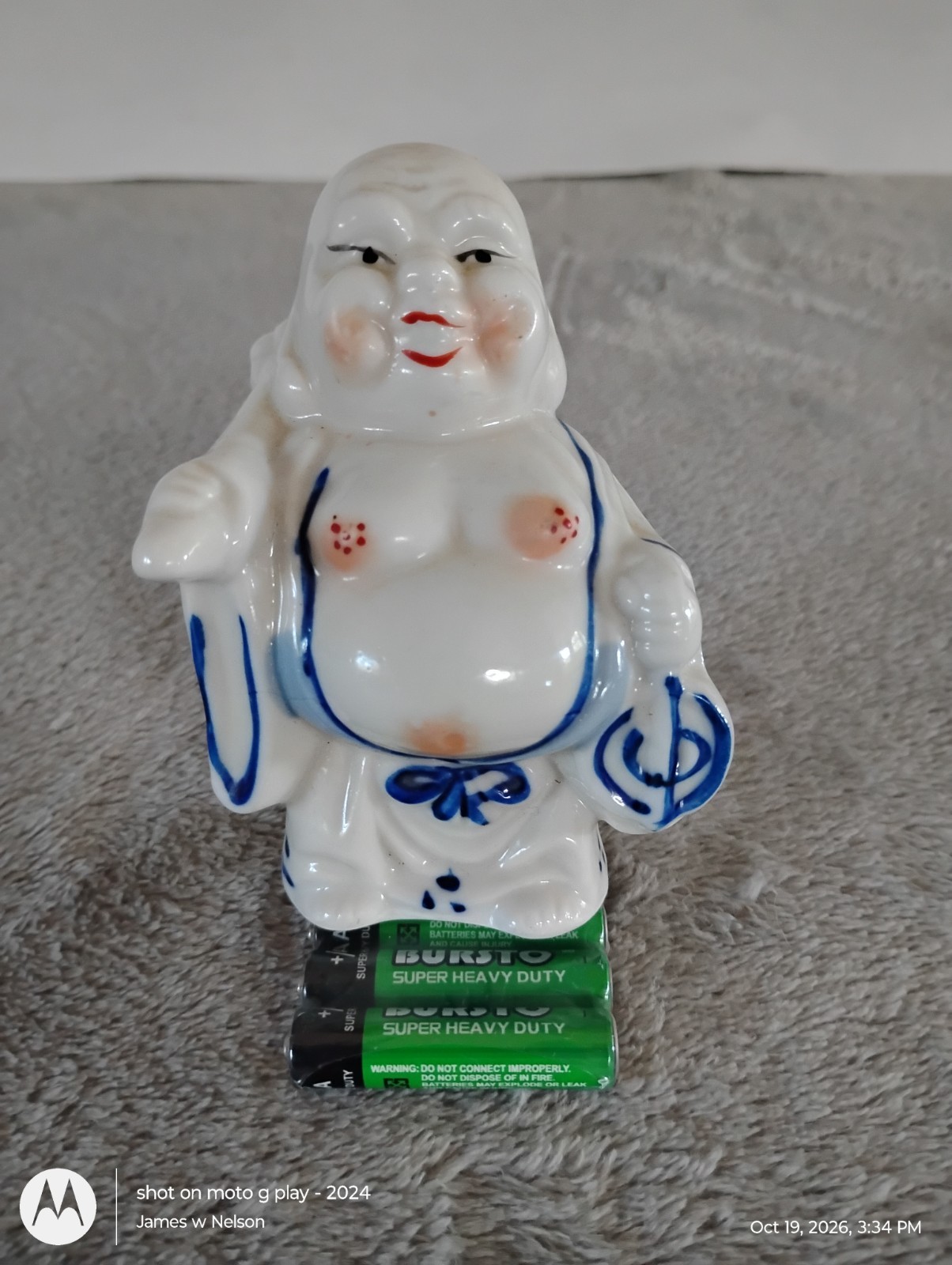 vintage blue and white porcelain figurine approx. 4x3\
