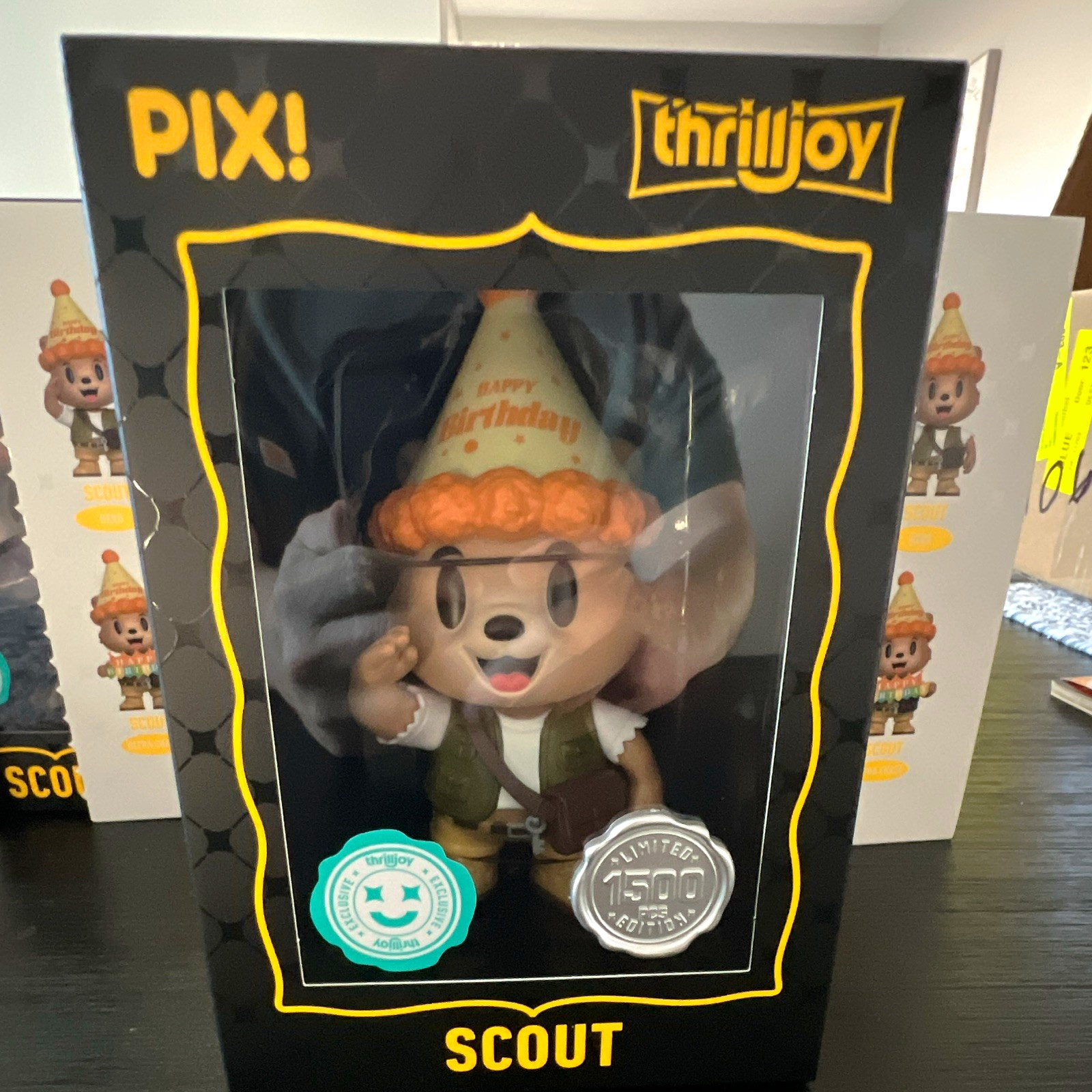 Thrilljoy Pix Scout Vinyl Figure Limited Edition 1500pcs Brown/Beige Hero pic 