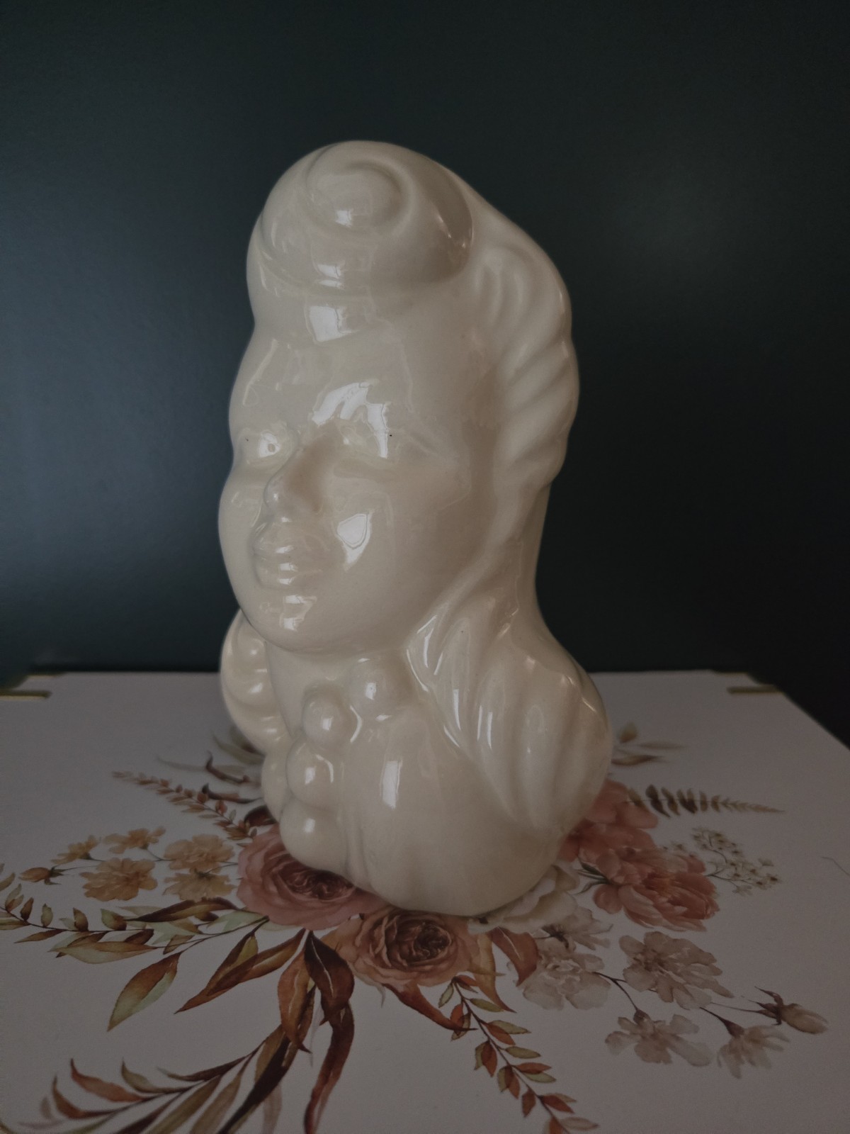50’s Glamour Girl Vase. Mid-century Decor. Pompadour Hair Style. Cream Vtg 